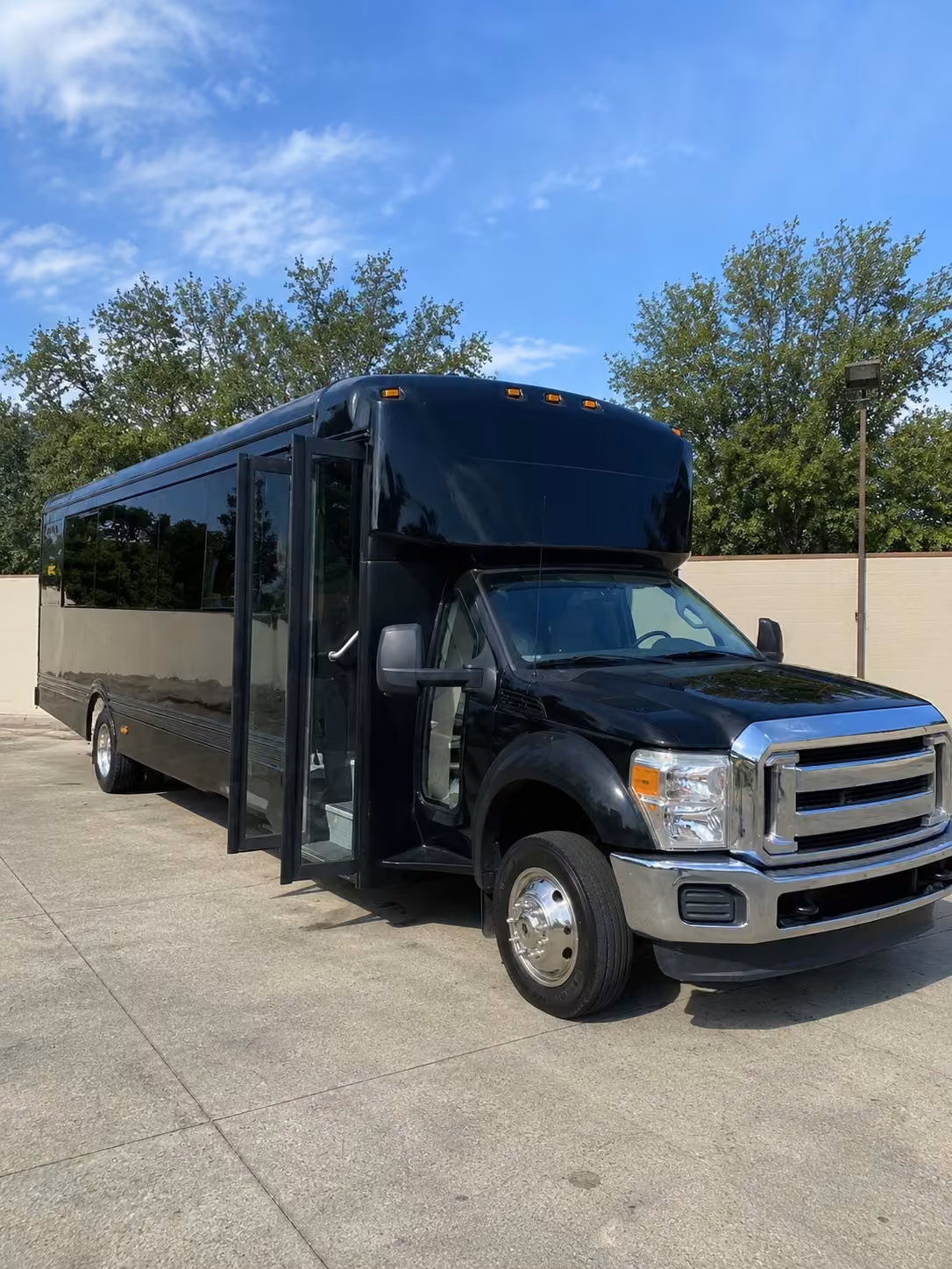 15 passenger party bus